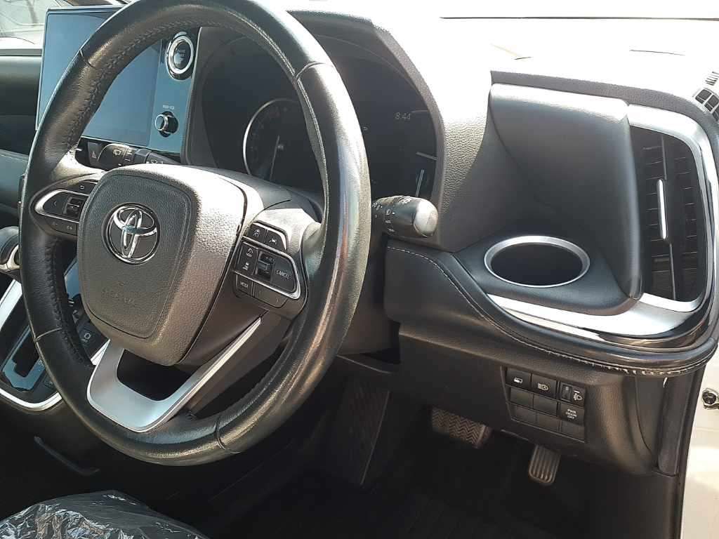 2022 Toyota Noah S-Z auction photo 9