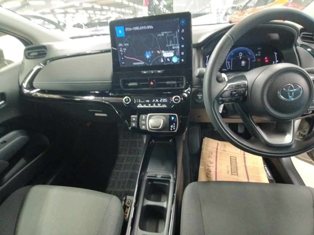 2025 Toyota Aqua Z auction photo 11