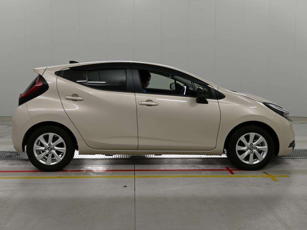 2025 Toyota Aqua Z auction photo 3