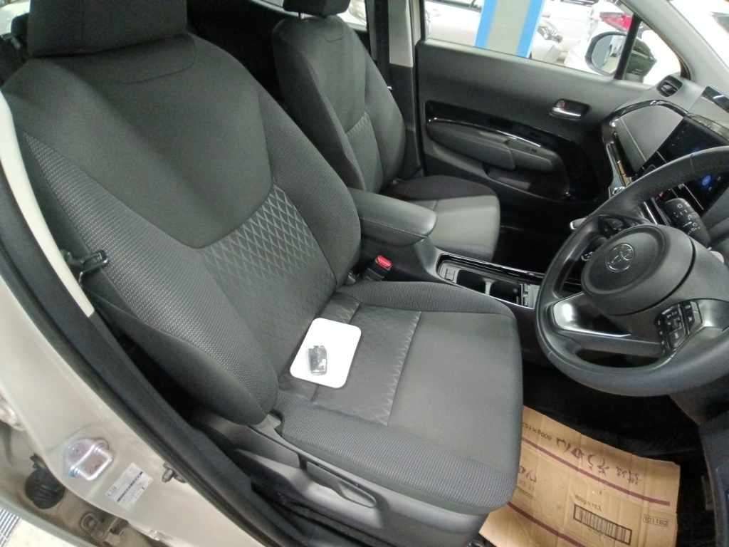 2025 Toyota Aqua Z auction photo 10