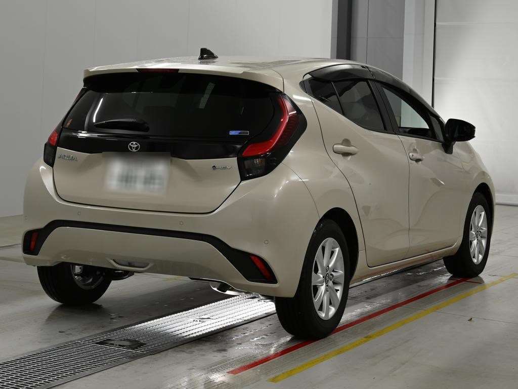 2025 Toyota Aqua Z auction photo 2