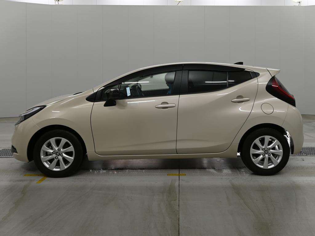 2025 Toyota Aqua Z auction photo 4