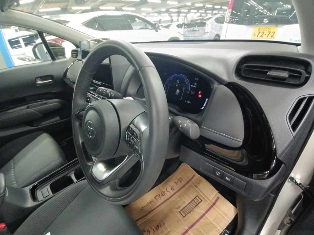 2025 Toyota Aqua Z auction photo 9