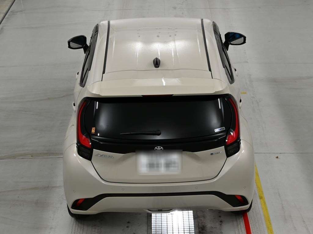 2025 Toyota Aqua Z auction photo 8