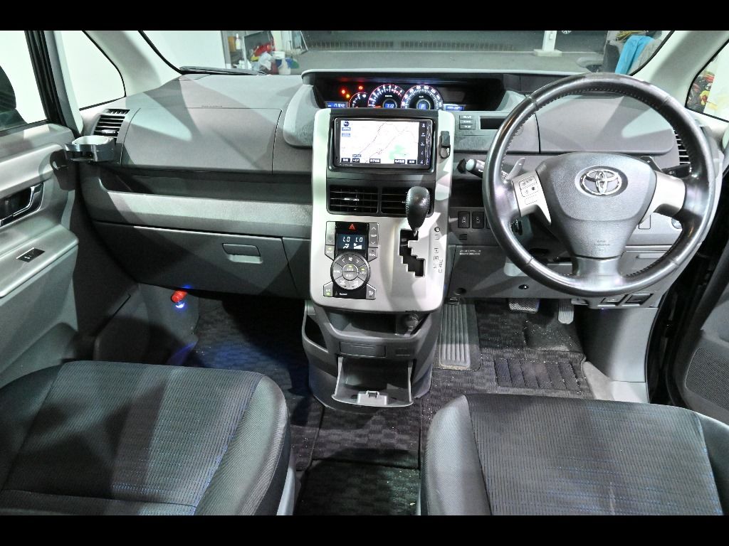 2009 Toyota Voxy ZS Sparkling II auction photo 3
