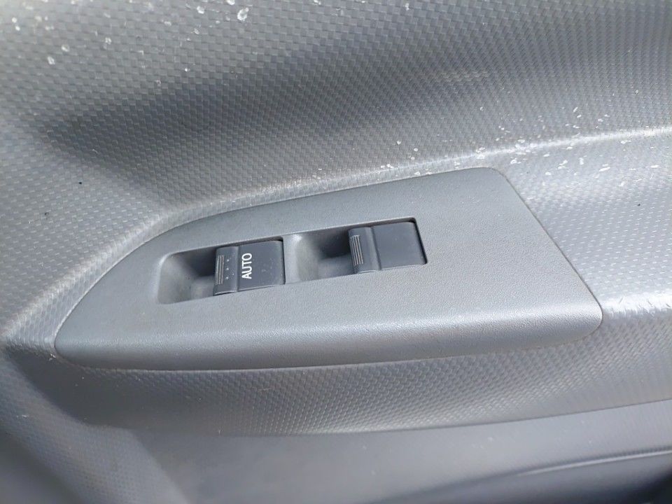 2012 Isuzu Elf auction photo 14