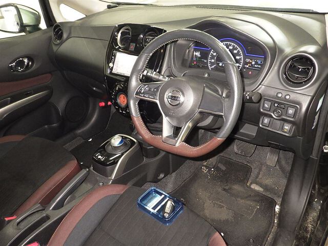 2017 Nissan Note Eパワーオーテック auction photo 3