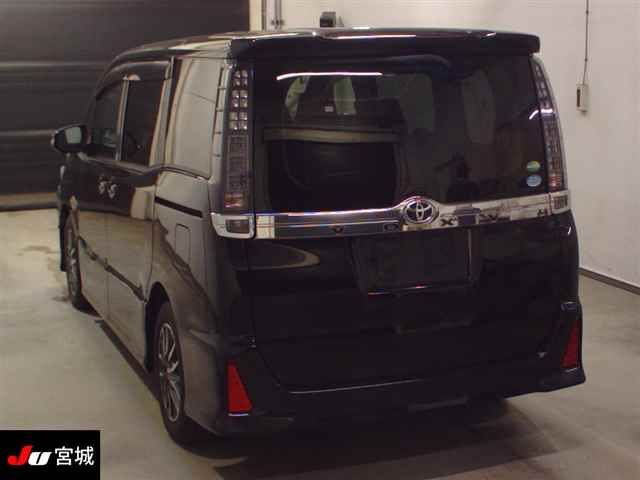 2014 Toyota Voxy ZS auction photo 2
