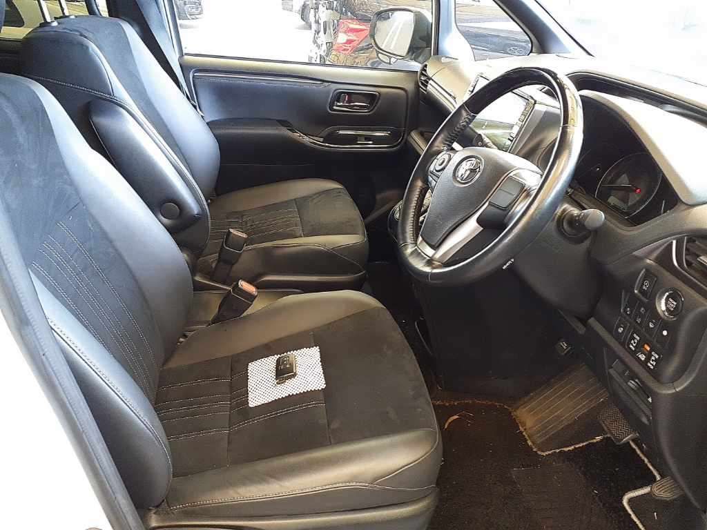 2021 Toyota Esquire GiプレミアムPブラックテー 4WD auction photo 8