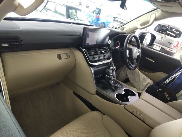 2024 Toyota Land Cruiser ZX 4WD auction photo 3