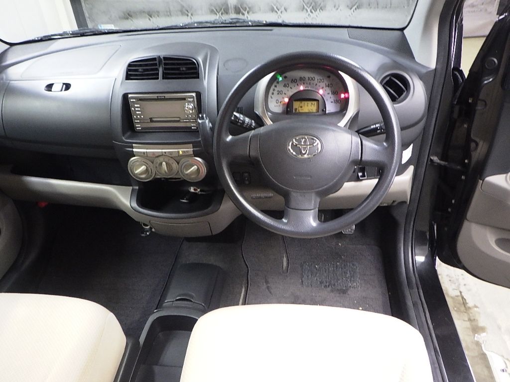 2006 Toyota Passo G F Package auction photo 3