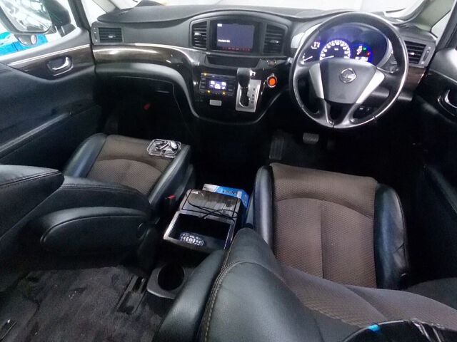 2011 Nissan Elgrand 250ハイウェイスター auction photo 3