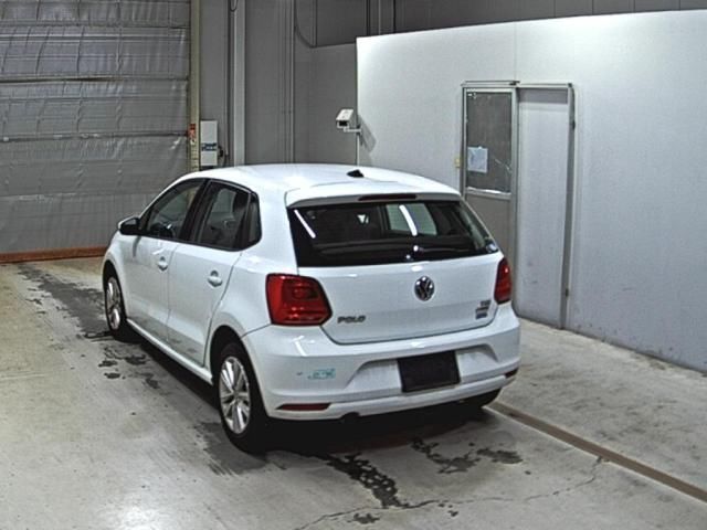 2016 Volkswagen ポロ TSIコンフォートライン auction photo 2