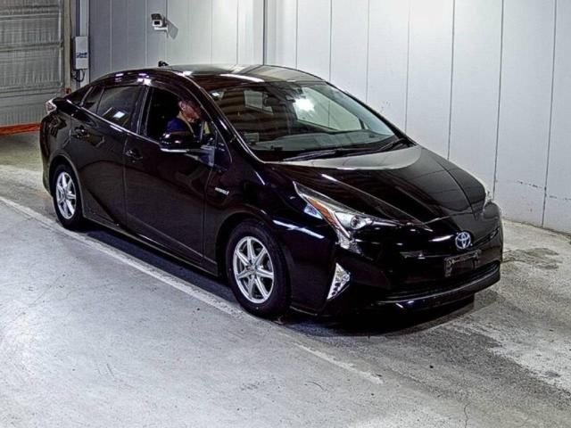 2018 Toyota Prius S Safety Plus Japan auction vehicle