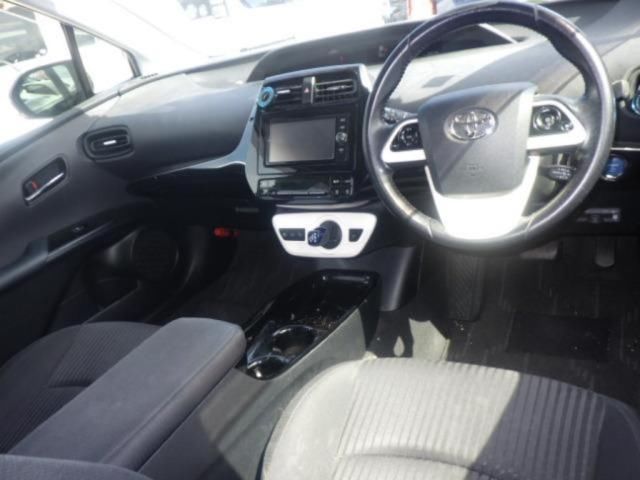 2018 Toyota Prius S Safety Plus auction photo 3