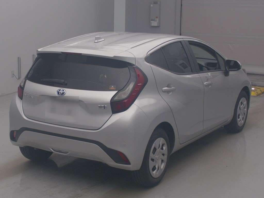 2022 Toyota Aqua X auction photo 2