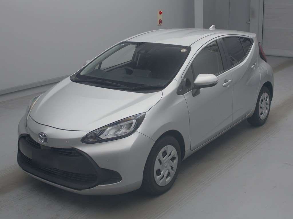 2022 Toyota Aqua X Japan auction vehicle
