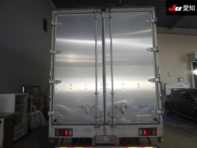 Isuzu auction photo 4