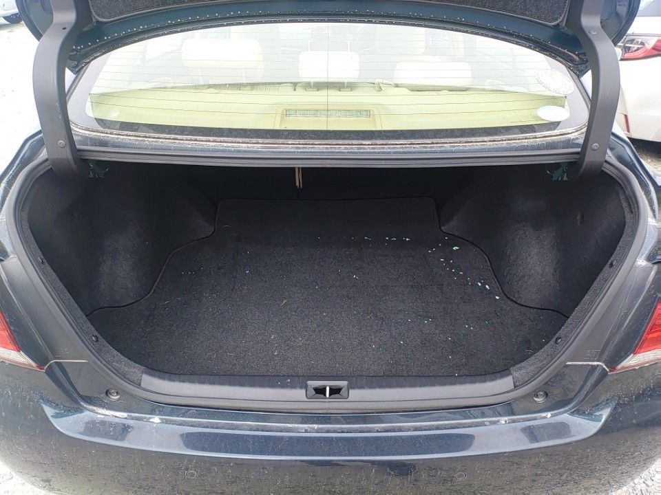 2017 Toyota Premio auction photo 8