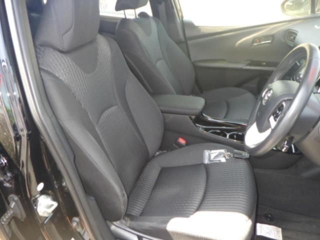 2018 Toyota Prius Sセーフティプラス auction photo 6