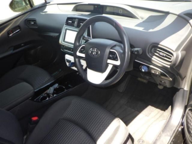 2018 Toyota Prius Sセーフティプラス auction photo 3