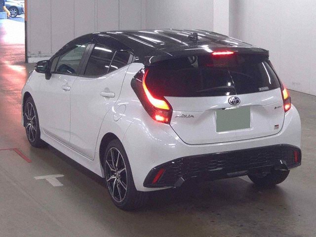 2025 Toyota Aqua GRスポーツ auction photo 2