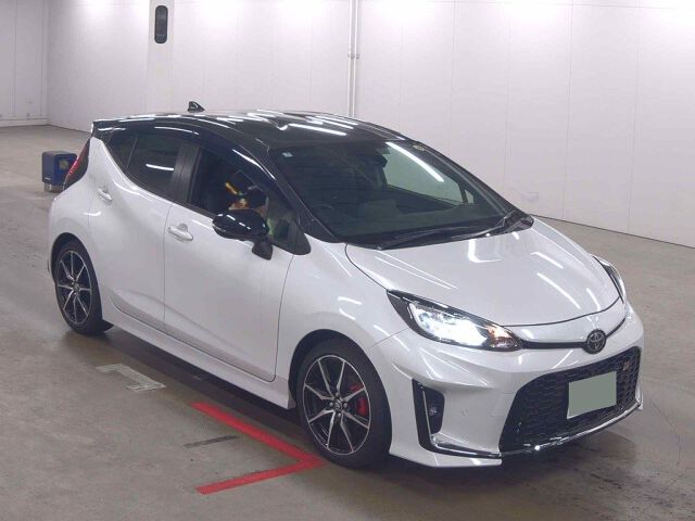 Japan Auction Vehicles 8 2025 Toyota Aqua GRスポーツ auction photo