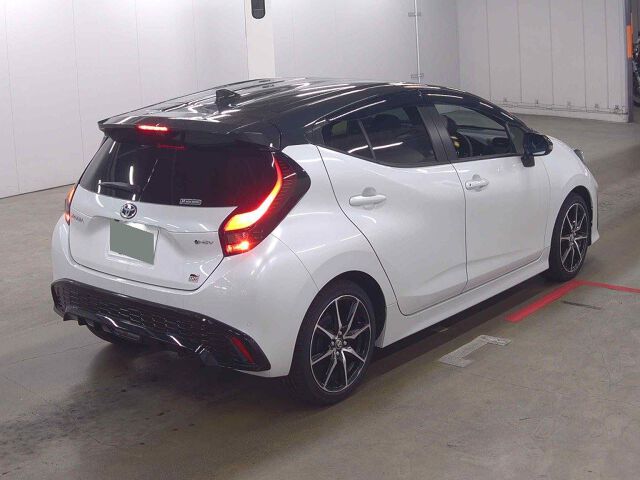 2025 Toyota Aqua GRスポーツ auction photo 5