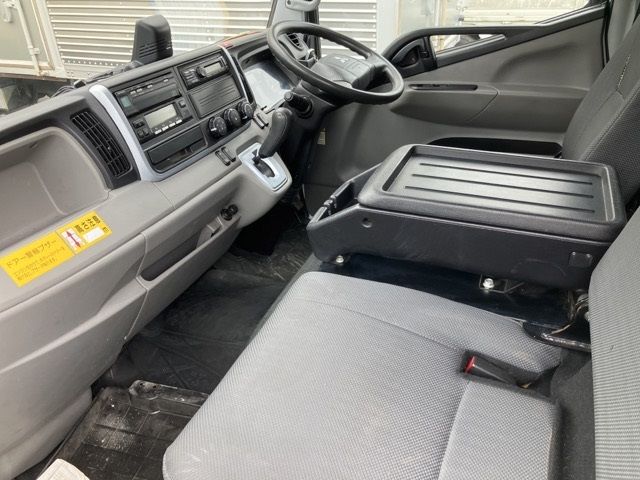 2022 Mitsubishi Fuso Canter Aluminum van, 4WD auction photo 5
