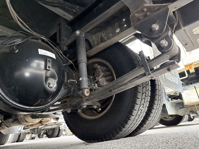 2022 Mitsubishi Fuso Canter Aluminum van, 4WD auction photo 10