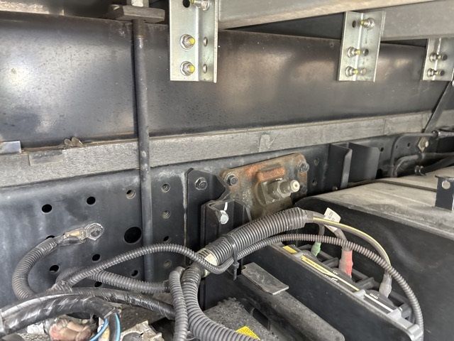 2022 Mitsubishi Fuso Canter Aluminum van, 4WD auction photo 12