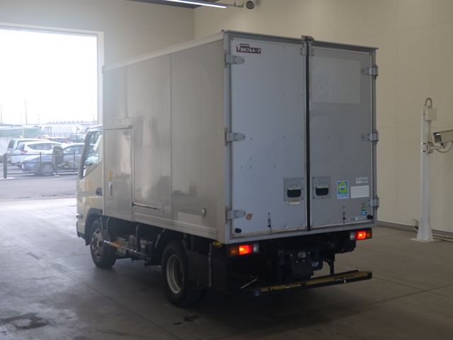 2022 Mitsubishi Fuso Canter Aluminum van, 4WD auction photo 2