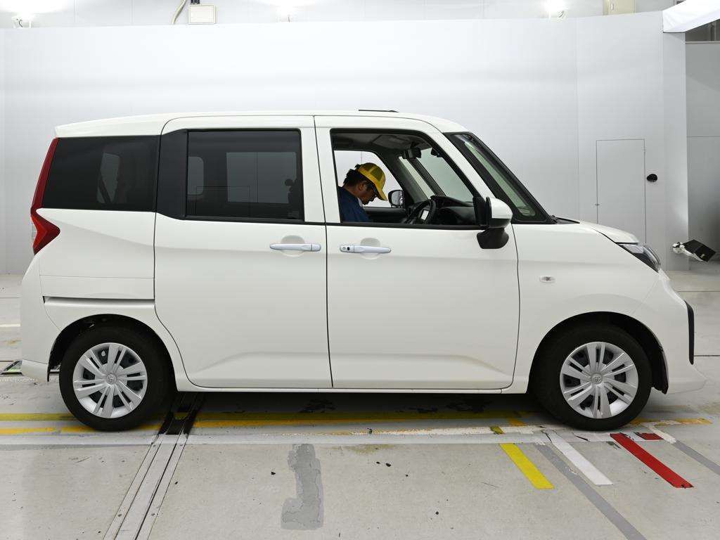 2024 Toyota Roomy X auction photo 3