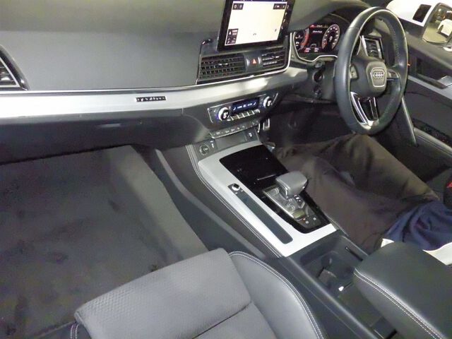 2023 Audi Q5 Sportback 40TDIクワトロSライン 4WD auction photo 3