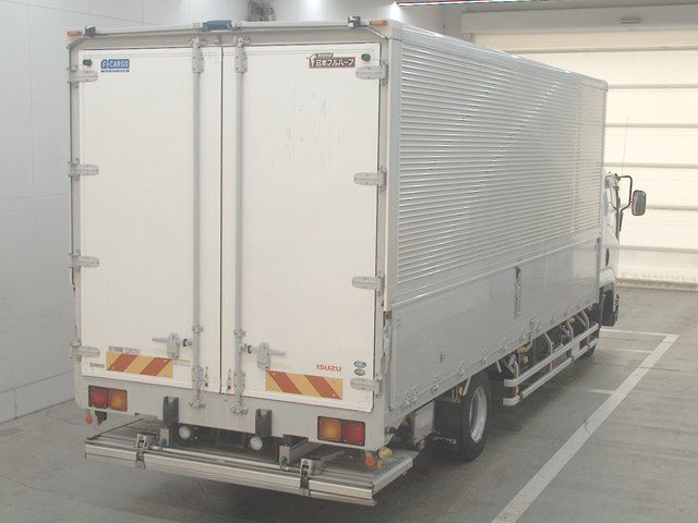 2021 Isuzu Forward Wing auction photo 2