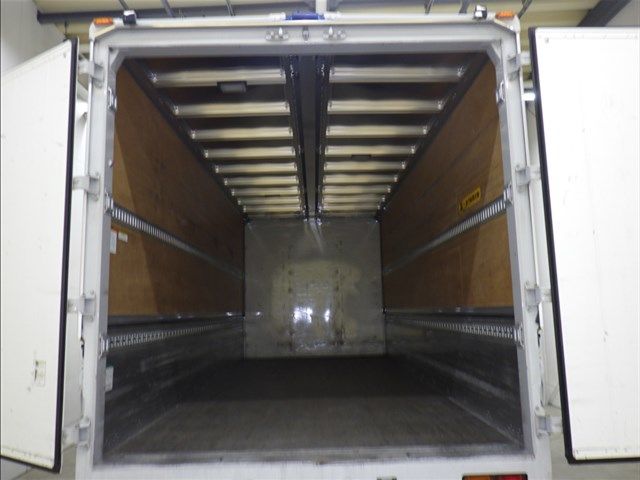 2021 Isuzu Forward Wing auction photo 4
