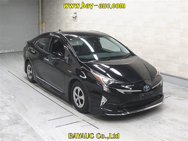 2016 Toyota Prius A Touring Selection Japan auction vehicle