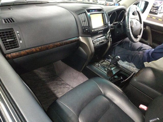 2011 Toyota Land Cruiser ZX 60 Black Leather 4WD auction photo 3