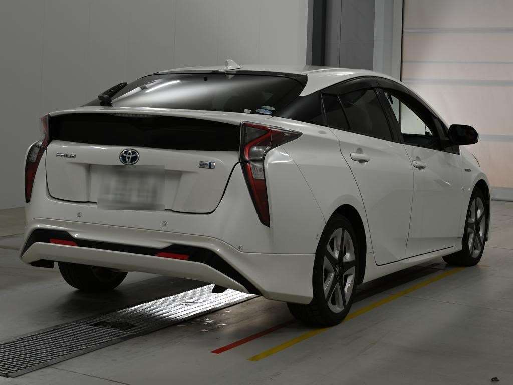 2016 Toyota Prius Aツーリングセレクション auction photo 2