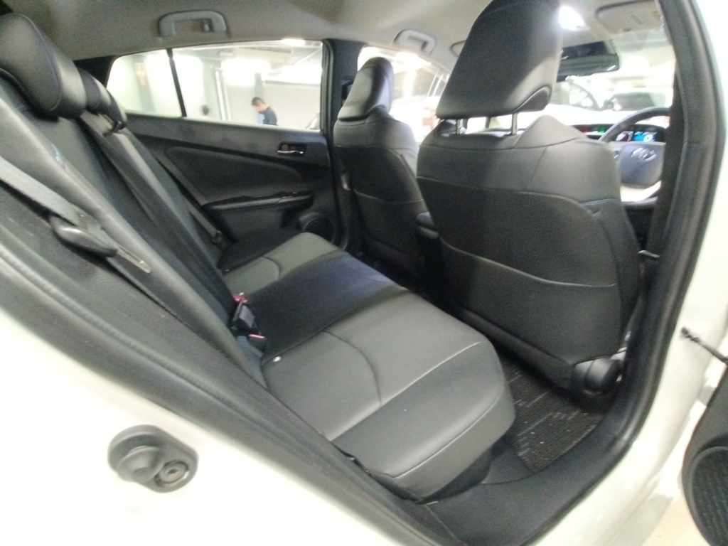 2016 Toyota Prius Aツーリングセレクション auction photo 12