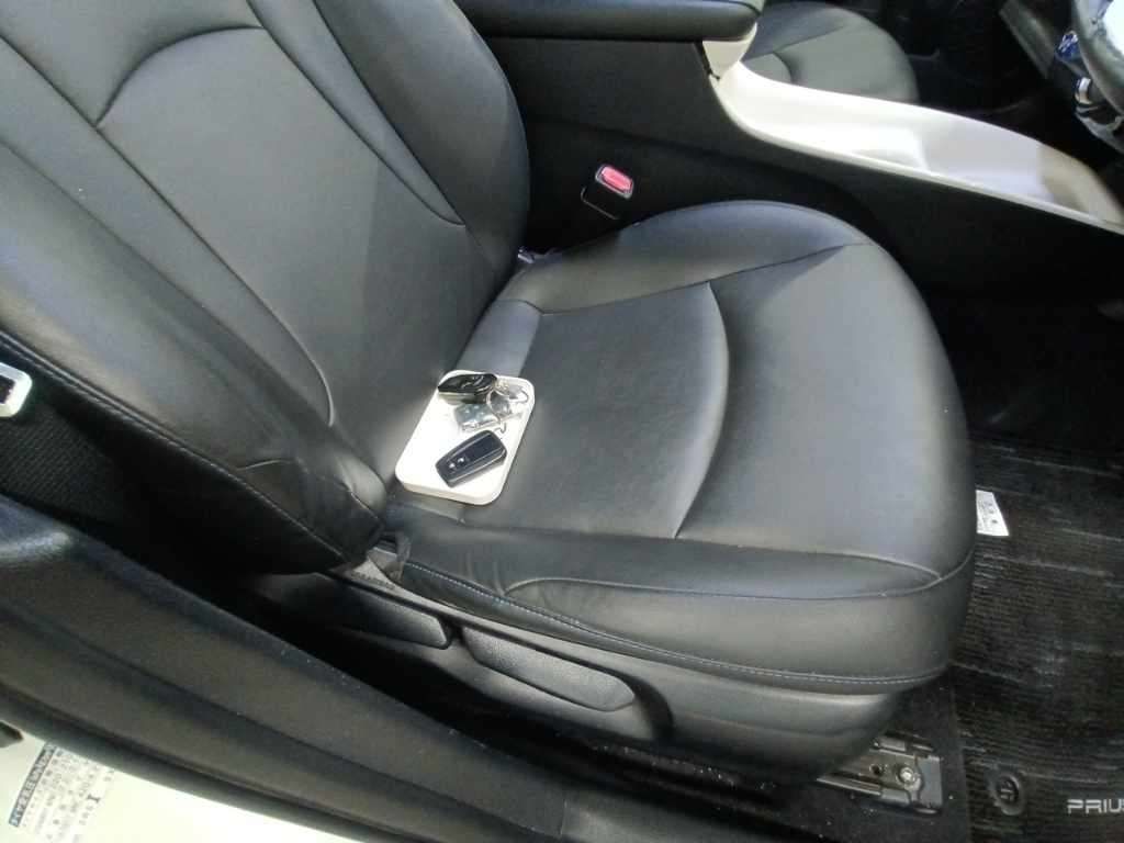 2016 Toyota Prius Aツーリングセレクション auction photo 10