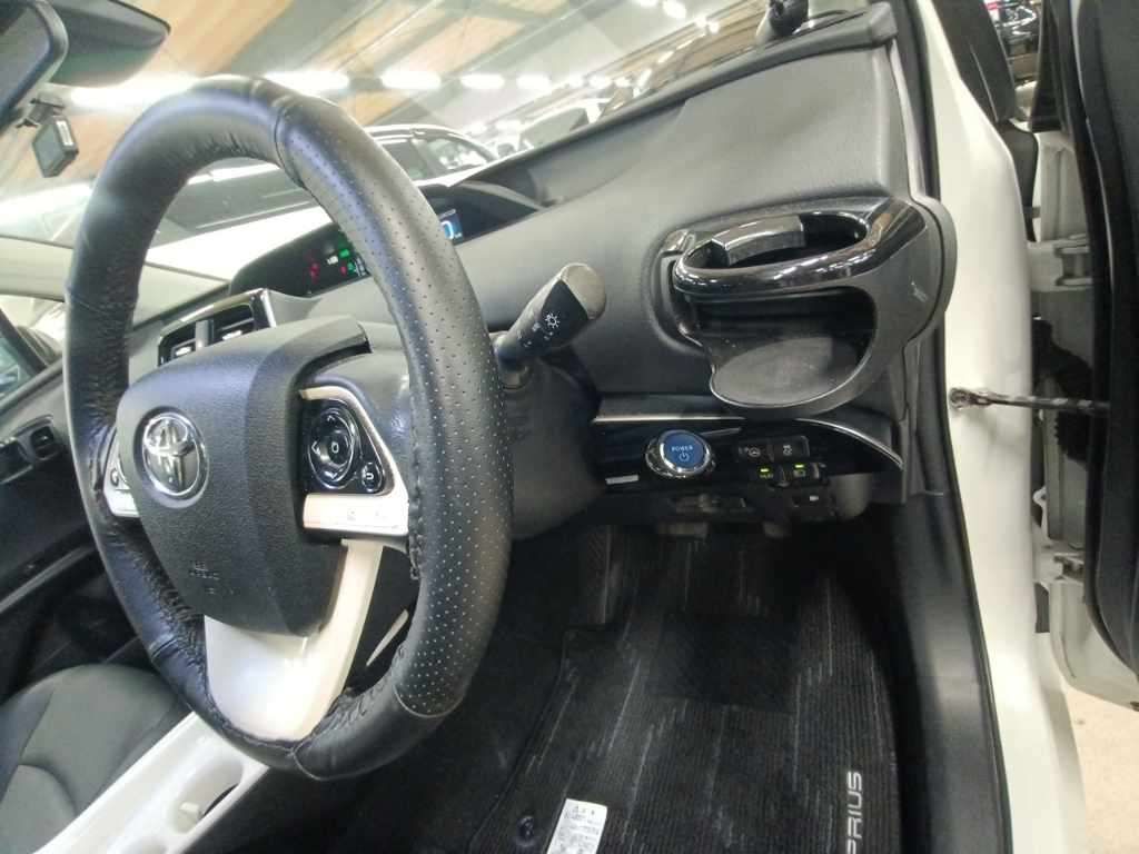 2016 Toyota Prius Aツーリングセレクション auction photo 9