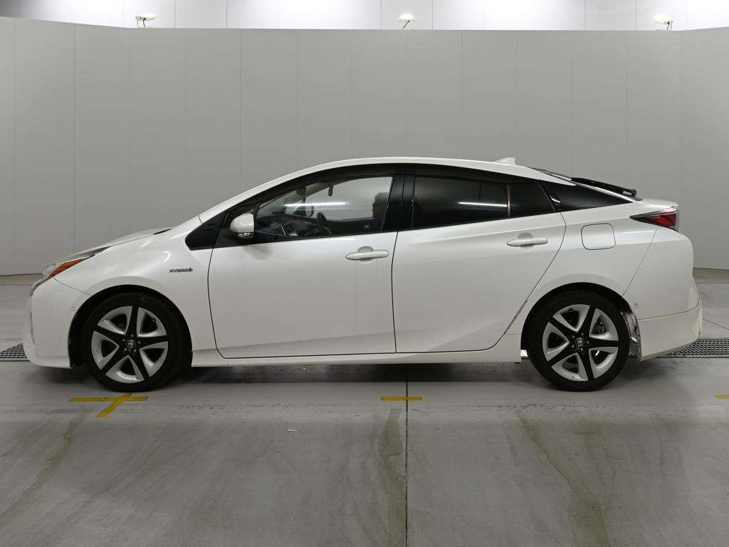 2016 Toyota Prius Aツーリングセレクション auction photo 4