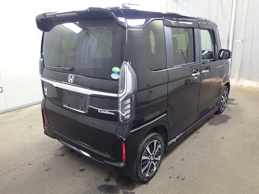 2017 Honda N-BOX 4WD カスタムG Lホンダセンシング auction photo 2