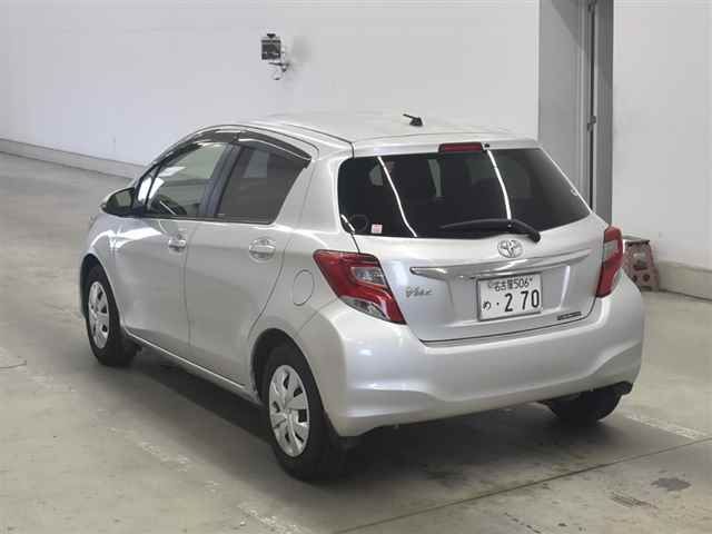 2016 Toyota Vitz F LEDエディション auction photo 2