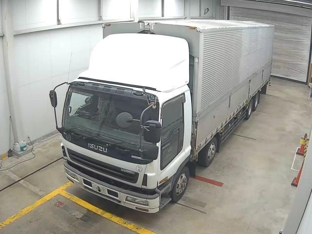Japan Auction Vehicles 10 2003 Isuzu Wing auction photo
