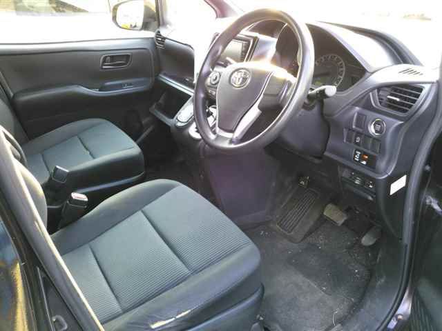 2014 Toyota Noah 4WD X auction photo 3