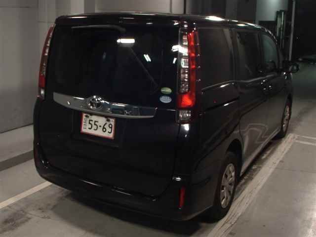 2014 Toyota Noah 4WD X auction photo 5