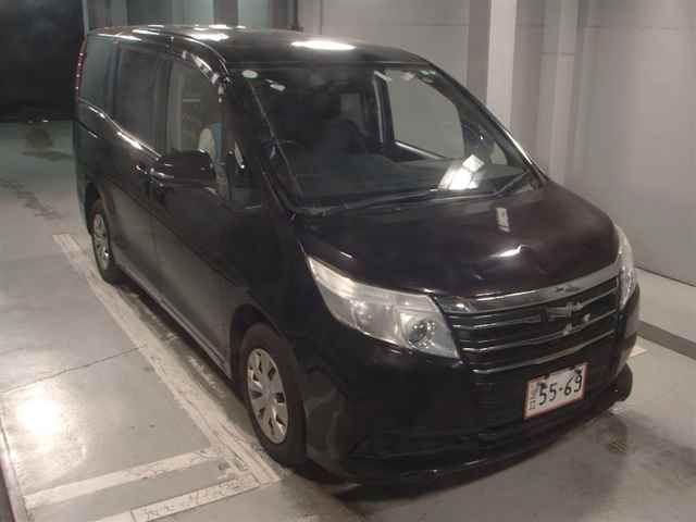 Japan Auction Vehicles 12 2014 Toyota Noah 4WD X auction photo