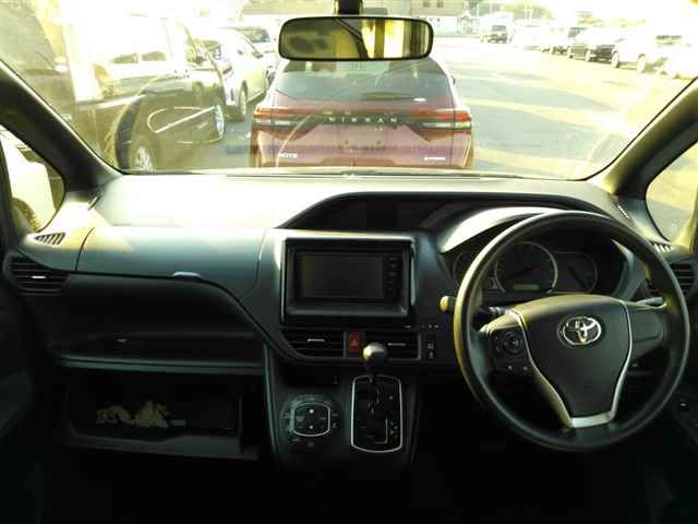 2014 Toyota Noah 4WD X auction photo 8